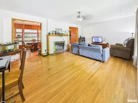 4925 Thrush Ave, Decatur, IL 62521 photo 6