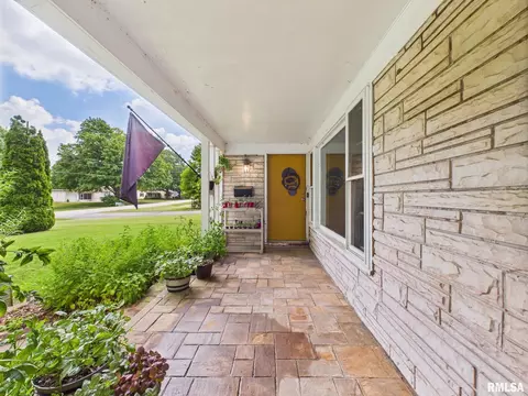 4925 Thrush Ave, Decatur, IL 62521 photo 4