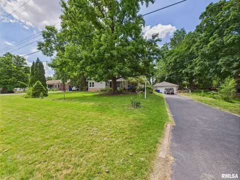 4925 Thrush Ave, Decatur, IL 62521 photo 2