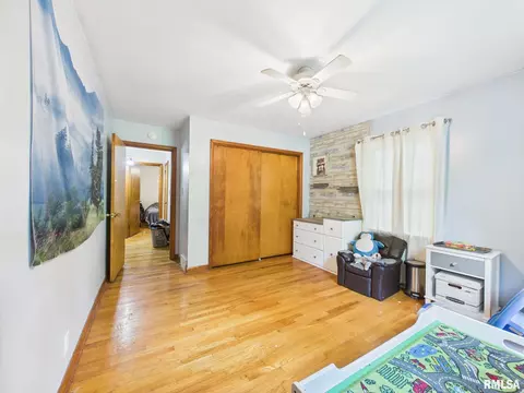 4925 Thrush Ave, Decatur, IL 62521 photo 10