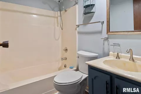 Bath - 89 Trailridge Ln, Springfield, IL 62704 photo 3 of 3