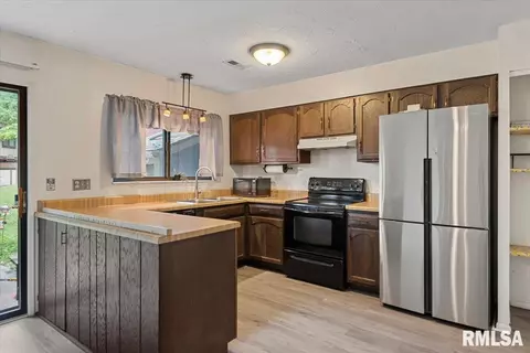 Kitchen - 89 Trailridge Ln, Springfield, IL 62704 photo 1 of 1