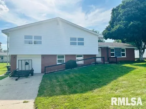 7 Newland Ln, Jacksonville, IL 62650