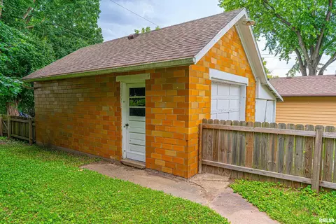 114 N Spring St, Mount Pulaski, IL 62548 photo 36