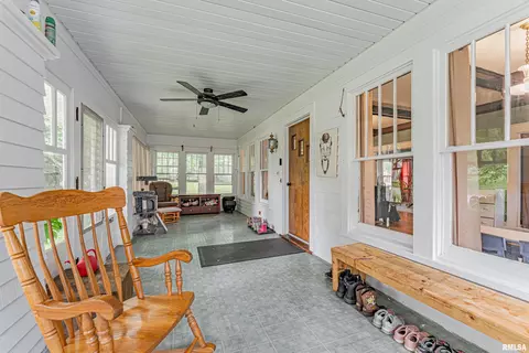 114 N Spring St, Mount Pulaski, IL 62548 photo 4