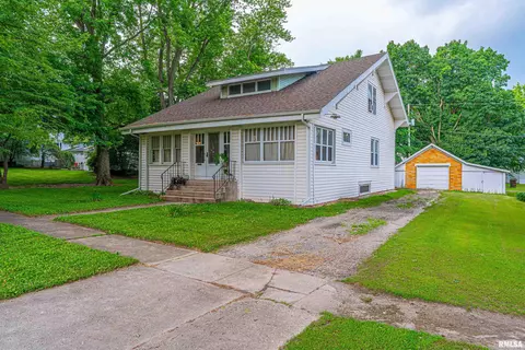 114 N Spring St, Mount Pulaski, IL 62548 photo 3