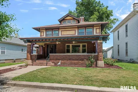 215 E Market St, Taylorville, IL 62568