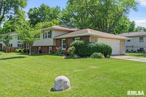 Exterior - 52 Squires Rd, Springfield, IL 62704 photo 3 of 4