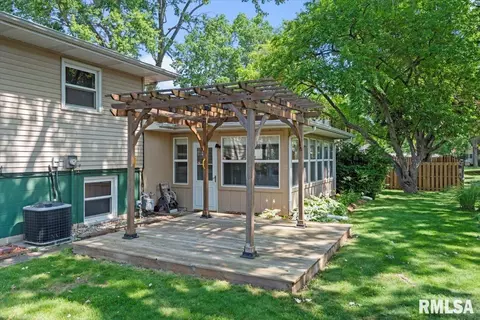 Exterior - 52 Squires Rd, Springfield, IL 62704 photo 1 of 4