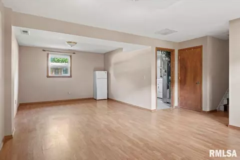 Living - 52 Squires Rd, Springfield, IL 62704 photo 7 of 7