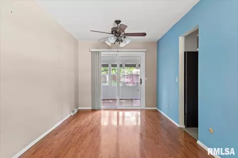 Living - 52 Squires Rd, Springfield, IL 62704 photo 6 of 7