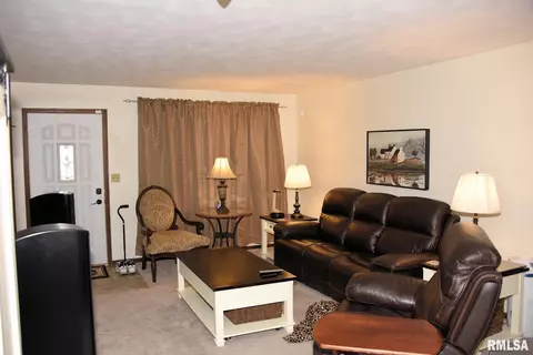 3227 Clarendon Dr, Springfield, IL 62704 photo 3