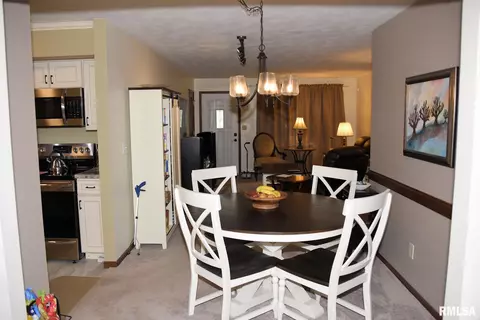 3227 Clarendon Dr, Springfield, IL 62704 photo 6