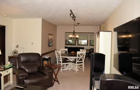 3227 Clarendon Dr, Springfield, IL 62704 photo 5