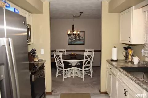3227 Clarendon Dr, Springfield, IL 62704 photo 10