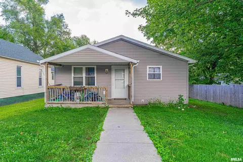 716 S Kickapoo St, Lincoln, IL 62656 photo 2