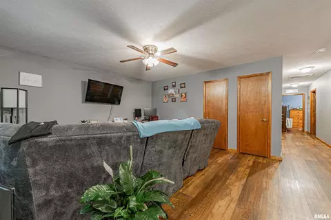 716 S Kickapoo St, Lincoln, IL 62656 photo 3