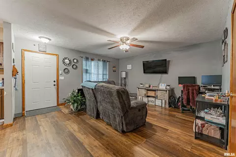 716 S Kickapoo St, Lincoln, IL 62656 photo 4