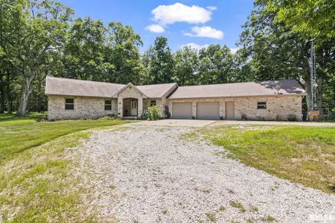 510 W Elm St, Auburn, IL 62615