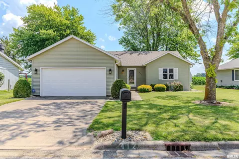 412 Holly Dr, Lincoln, IL 62656