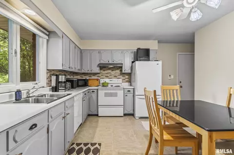 244 N Columbia Ave, Springfield, IL 62702 photo 9