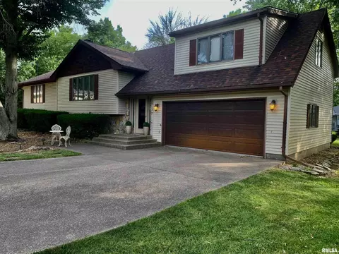 35 Briarwyck Dr, Jacksonville, IL 62650