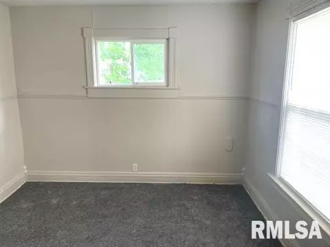 Bedroom - 929 W Governor St, Springfield, IL 62702 photo 2 of 5