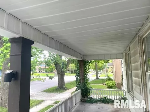 Exterior - 929 W Governor St, Springfield, IL 62702 photo 1 of 3