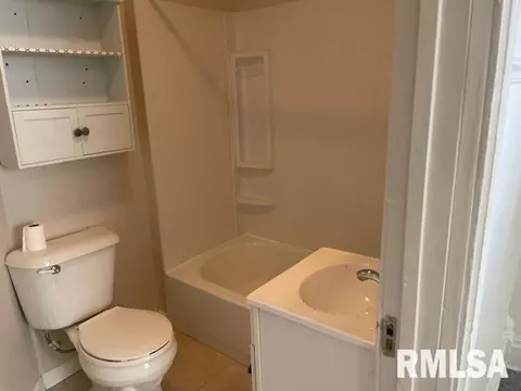Bath - 929 W Governor St, Springfield, IL 62702 photo 1 of 3