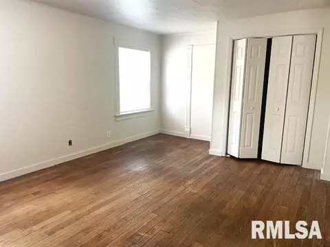 Bedroom - 929 W Governor St, Springfield, IL 62702 photo 3 of 5