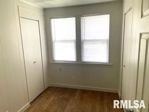 Bedroom - 929 W Governor St, Springfield, IL 62702 photo 4 of 5