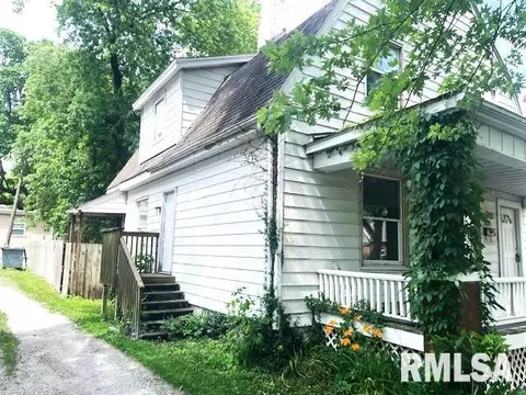 Exterior - 929 W Governor St, Springfield, IL 62702 photo 3 of 3