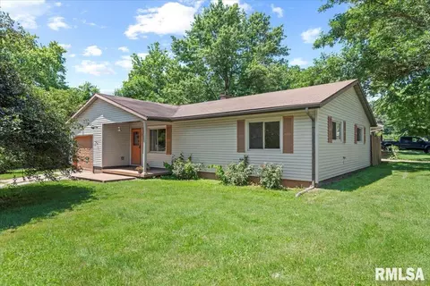 25 Ivy Hill Dr, Riverton, IL 62561