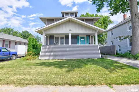 715 W Market St, Taylorville, IL 62568