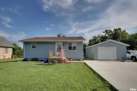 461 Oak St, Hamilton, IL 62341