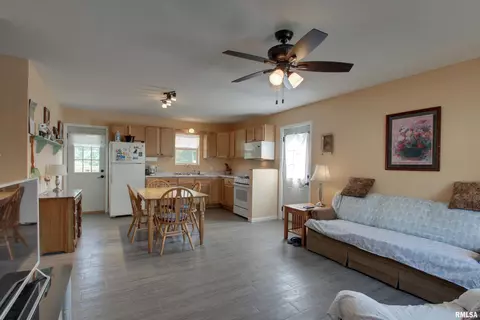 461 Oak St, Hamilton, IL 62341 photo 8