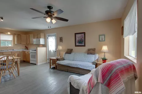 461 Oak St, Hamilton, IL 62341 photo 9