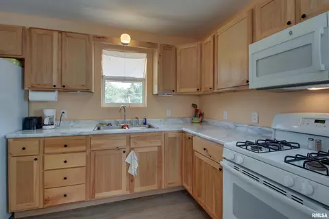 461 Oak St, Hamilton, IL 62341 photo 3