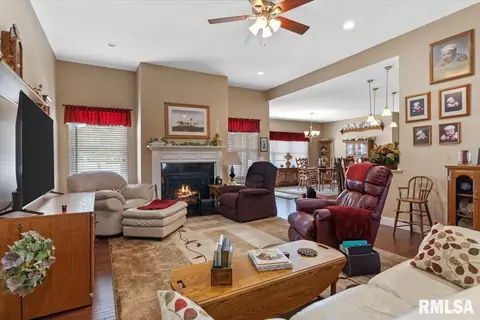 2100 W Road Dr, Springfield, IL 62711 photo 5