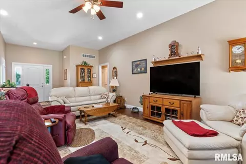 2100 W Road Dr, Springfield, IL 62711 photo 8