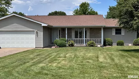 3411 E Sunset Dr, Taylorville, IL 62568