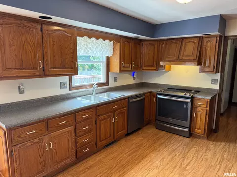 1804 Hunter Ridge Dr, Springfield, IL 62704 photo 2