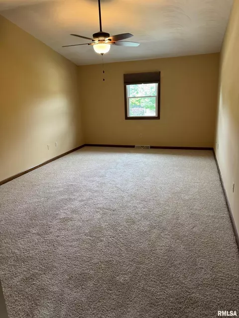1804 Hunter Ridge Dr, Springfield, IL 62704 photo 9