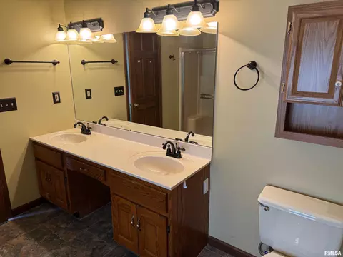 1804 Hunter Ridge Dr, Springfield, IL 62704 photo 11
