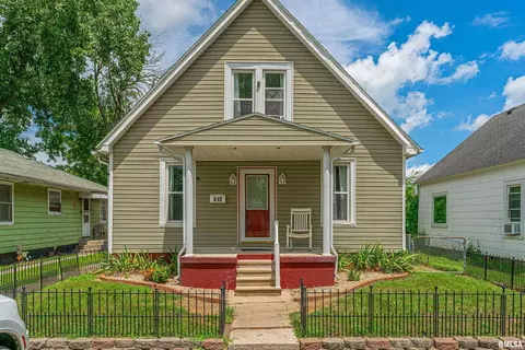 612 Omaha Ave, Lincoln, IL 62656