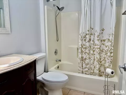 Bath - 3205 Ashley Ln, Springfield, IL 62711 photo 1 of 3