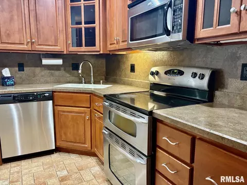 Kitchen - 3205 Ashley Ln, Springfield, IL 62711 photo 2 of 3