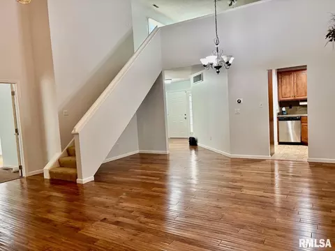 Living - 3205 Ashley Ln, Springfield, IL 62711 photo 2 of 5