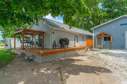 525 N Main St, Mason City, IL 62664