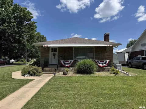 995 Brown Ave, Galesburg, IL 61401